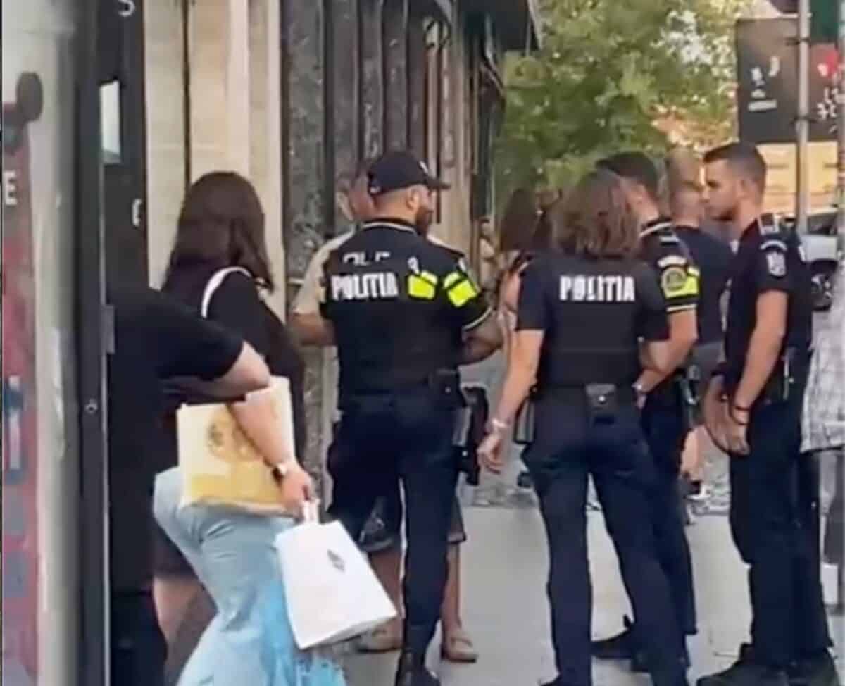 incident halucinant în centrul sibiului. un bărbat a urinat lângă o terasă și a amenințat oamenii cu o armă (video)