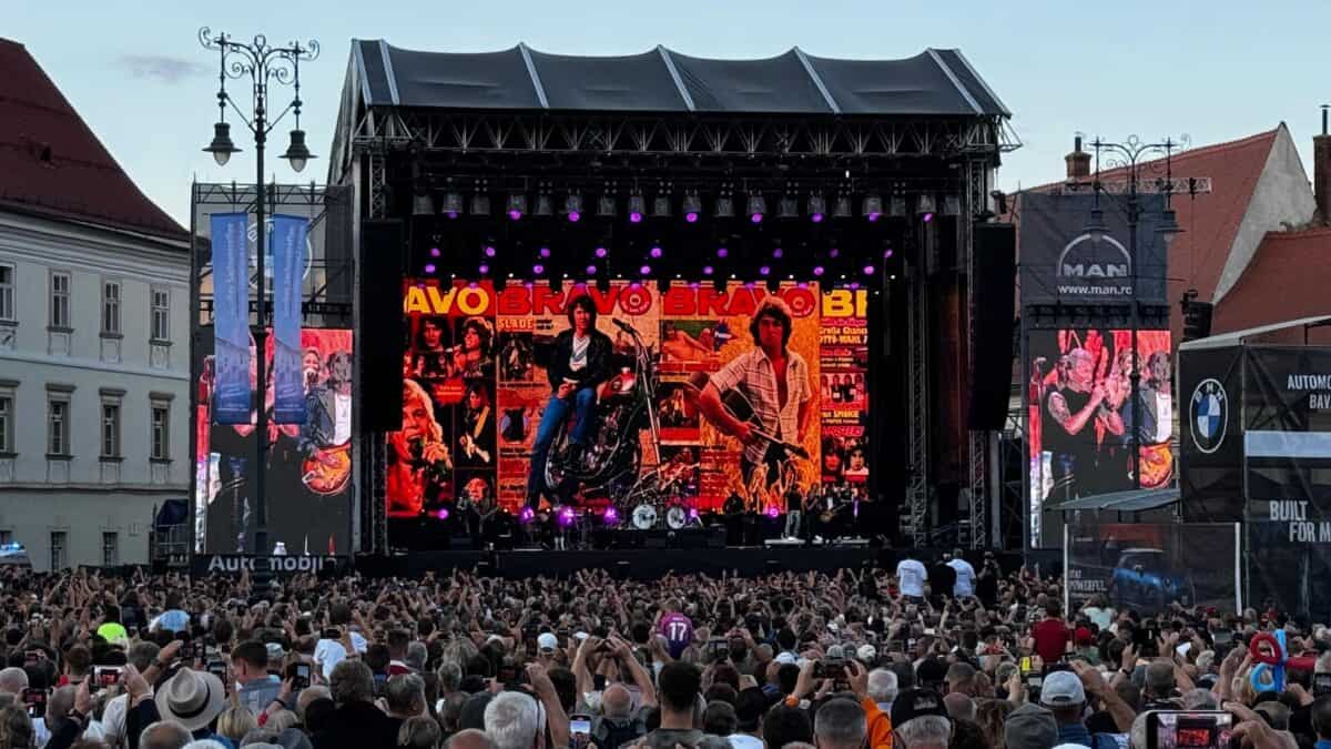 atmosferă electrizantă la concertul lui peter maffay de la sibiu. peste 20.000 de sași și iubitori de muzică rock au invadat piața mare (foto video)