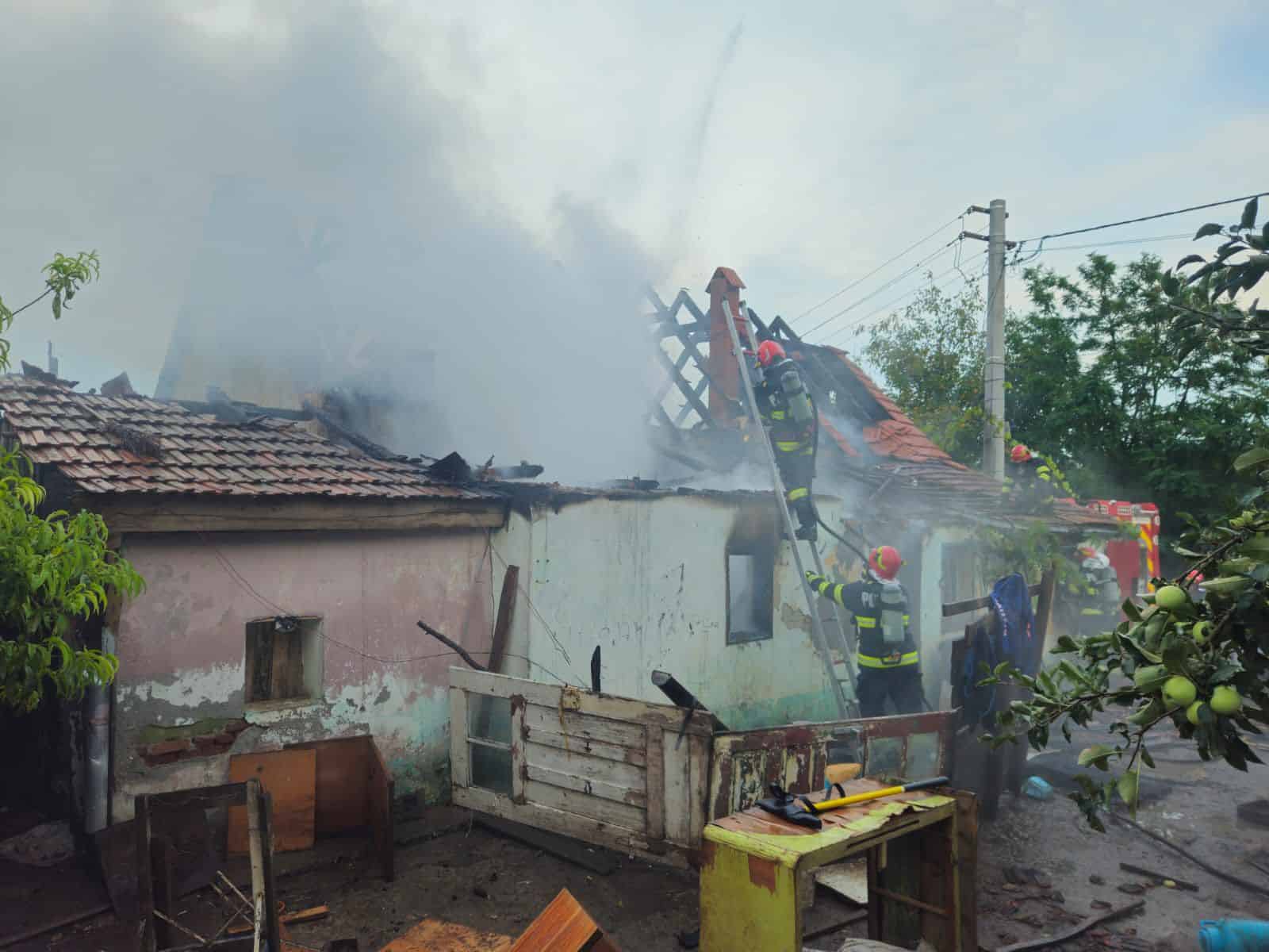 incendiu la o casă din ludoș în urma unei explozii (foto update)