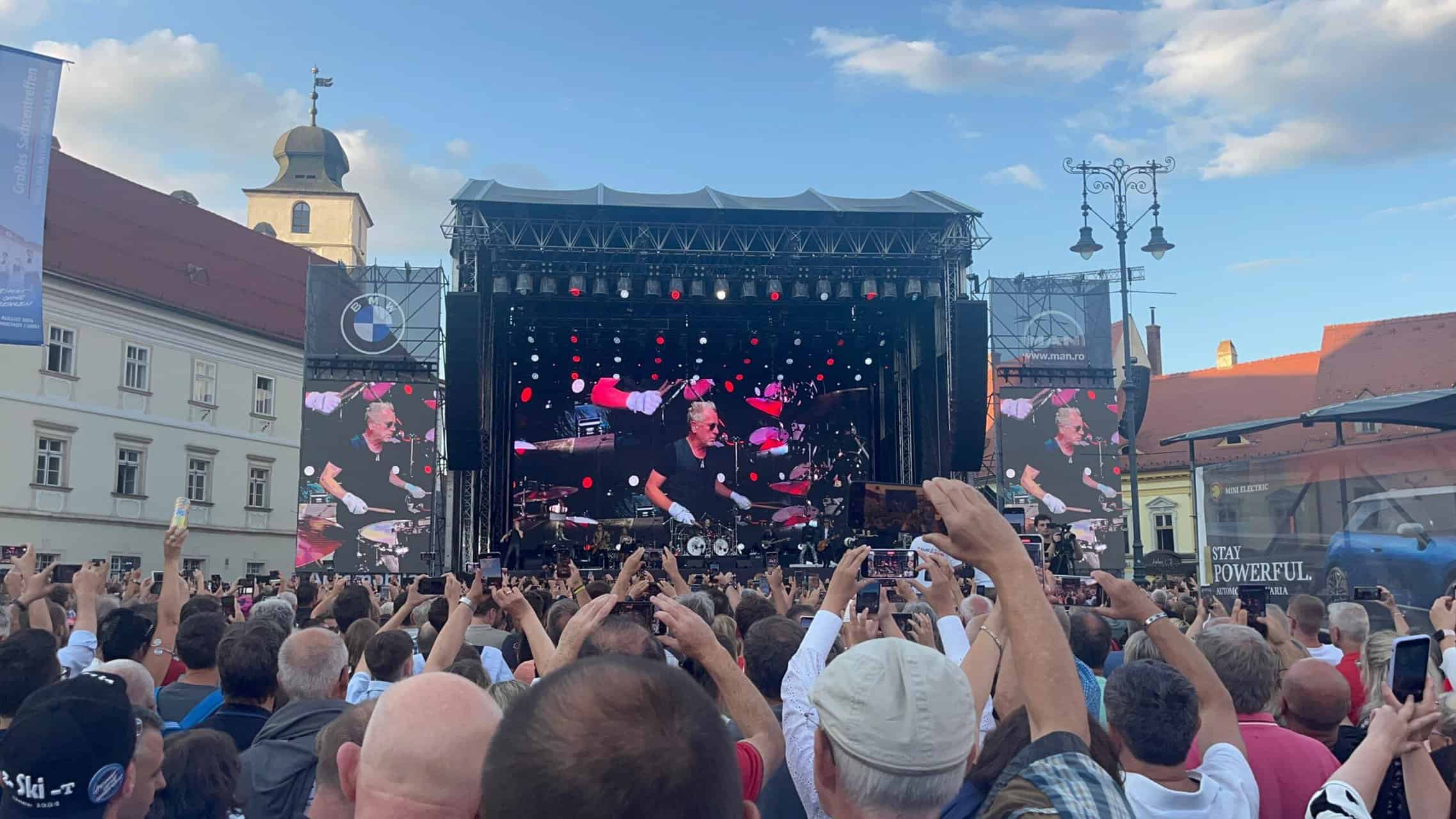 atmosferă electrizantă la concertul lui peter maffay de la sibiu. peste 20.000 de sași și iubitori de muzică rock au invadat piața mare (foto video)