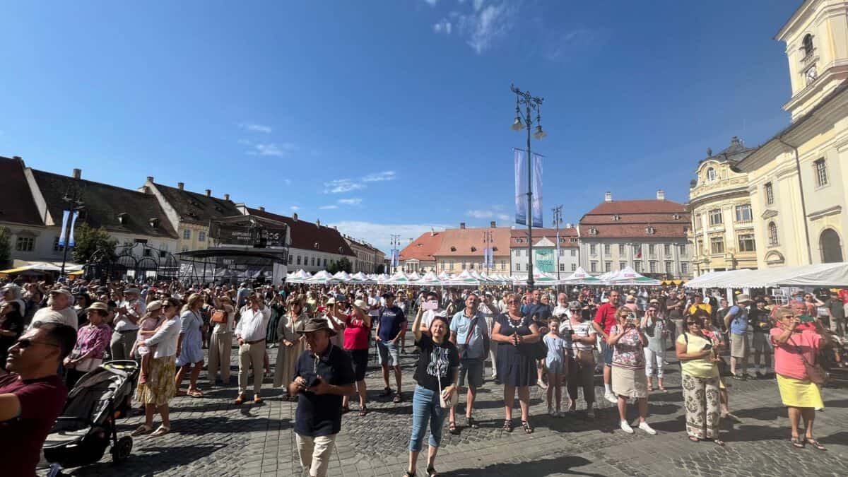 a început întâlnirea internațională a sașilor: peste 20.000 de litri de bere pregătiți să potolească setea. „ne-am întâlnit cu sași plecați de mai bine de 30 de ani” (foto video)