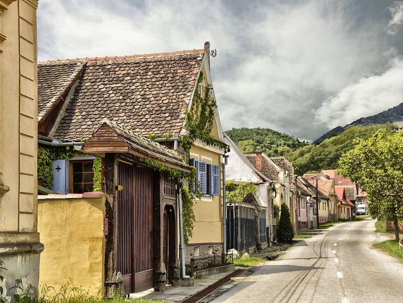 sibiel, desemnat cel mai frumos sat turistic din românia. vizitatorii sunt impresionați de peisajele spectaculoase