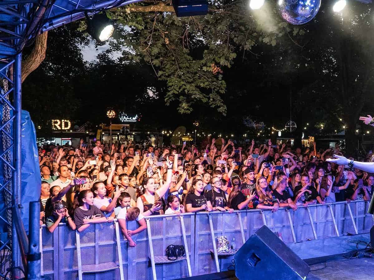 patru zile de retro festival la sibiul de odinioară. concerte cu no mercy, l.a., akcent, hara, semnal m și mulți alții în parcul tineretului!