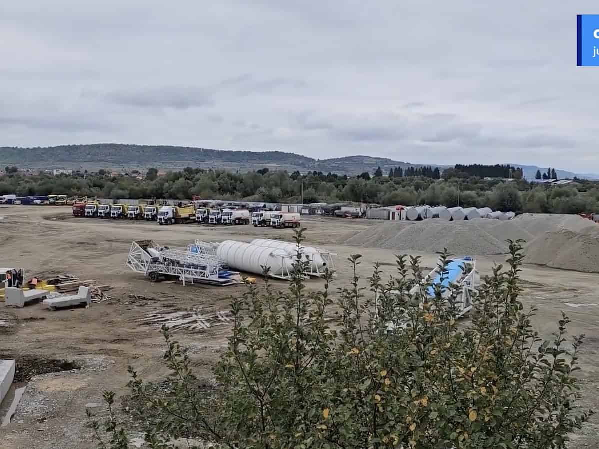 Primele utilaje au început lucrările pe autostrada A13 între Boița și Făgăraș (video)