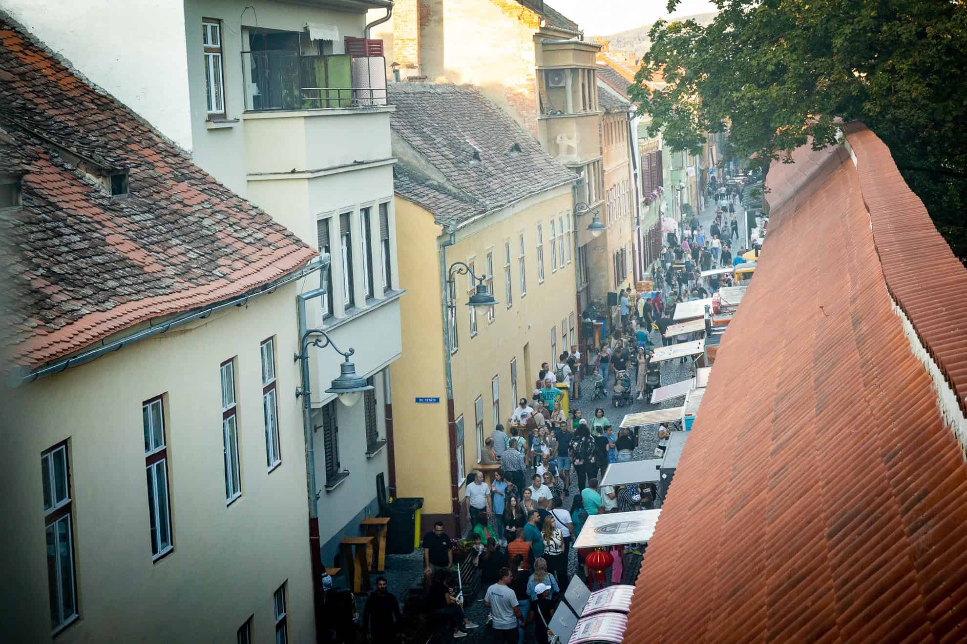 Începe cel mai cunoscut street food festival din Sibiu.  Zeci de food truck-uri ”parchează” la Foodie, pe cea mai frumoasă stradă din oraș