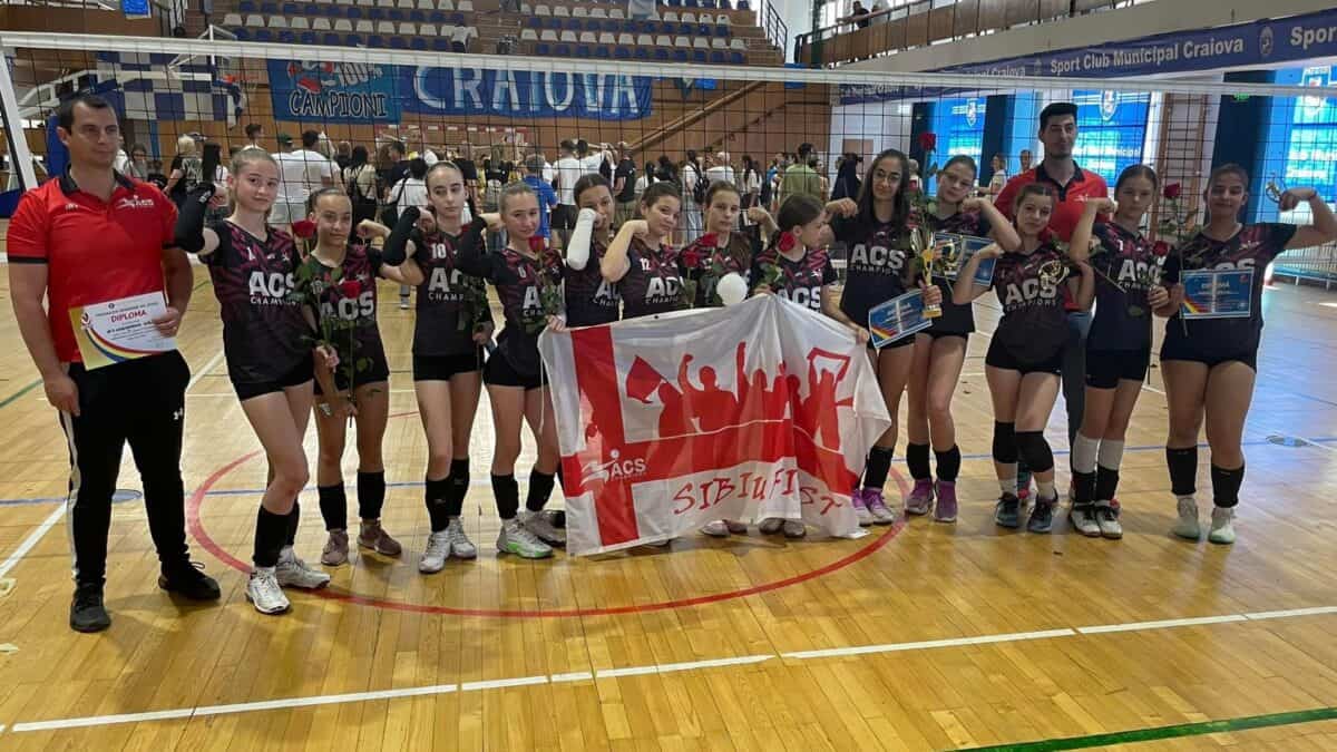 Două echipe sibiene participă la un puternic turneu de minivolei la Cluj-Napoca