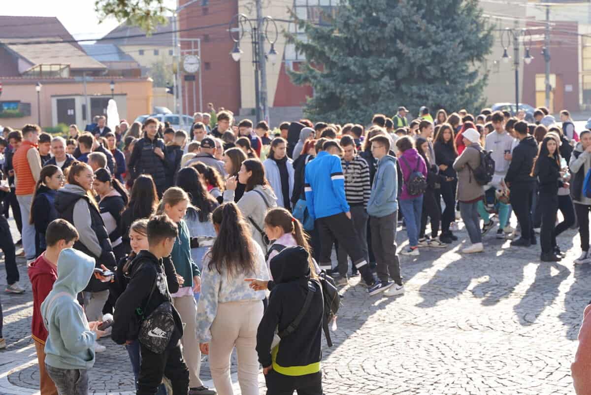 Peste 700 de voluntari prezenți sâmbătă dimineață la „Let’s do it, Mediaș!” (foto)