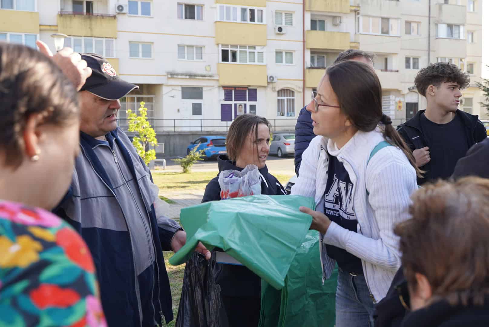 Peste 700 de voluntari prezenți sâmbătă dimineață la „Let’s do it, Mediaș!” (foto)