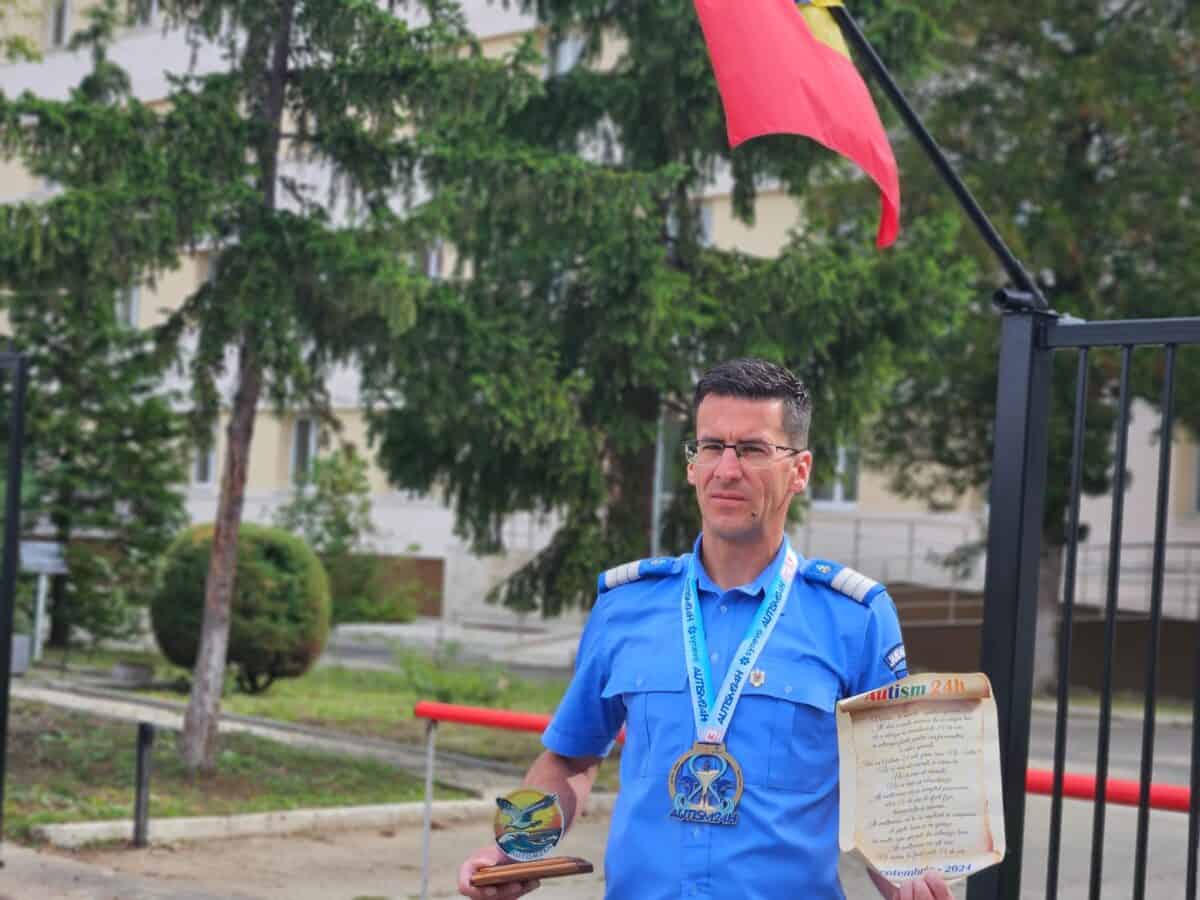 Un jandarm din Sibiu a alergat peste 100 de kilometri pentru copiii cu nevoi speciale (foto)