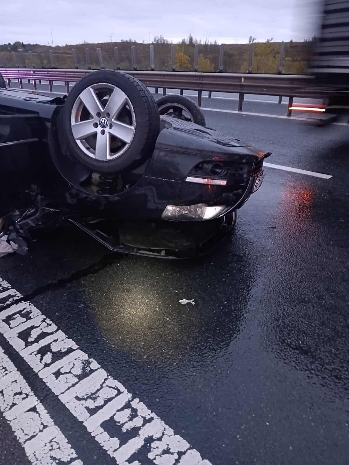 Accident pe autostrada A1 la Săliște. Un șofer a adormit la volan (foto)