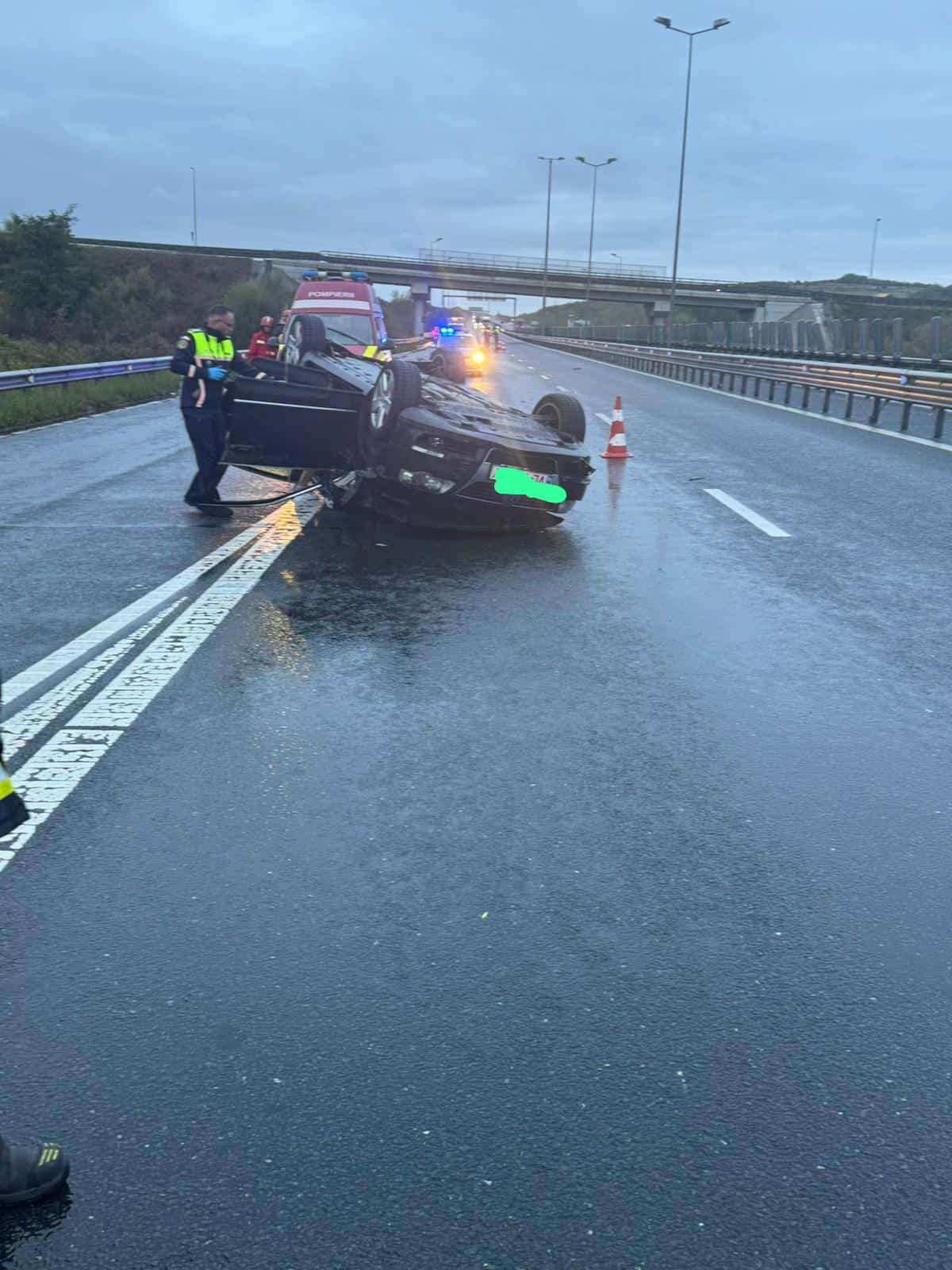 Accident pe autostrada A1 la Săliște. Un șofer a adormit la volan (foto)