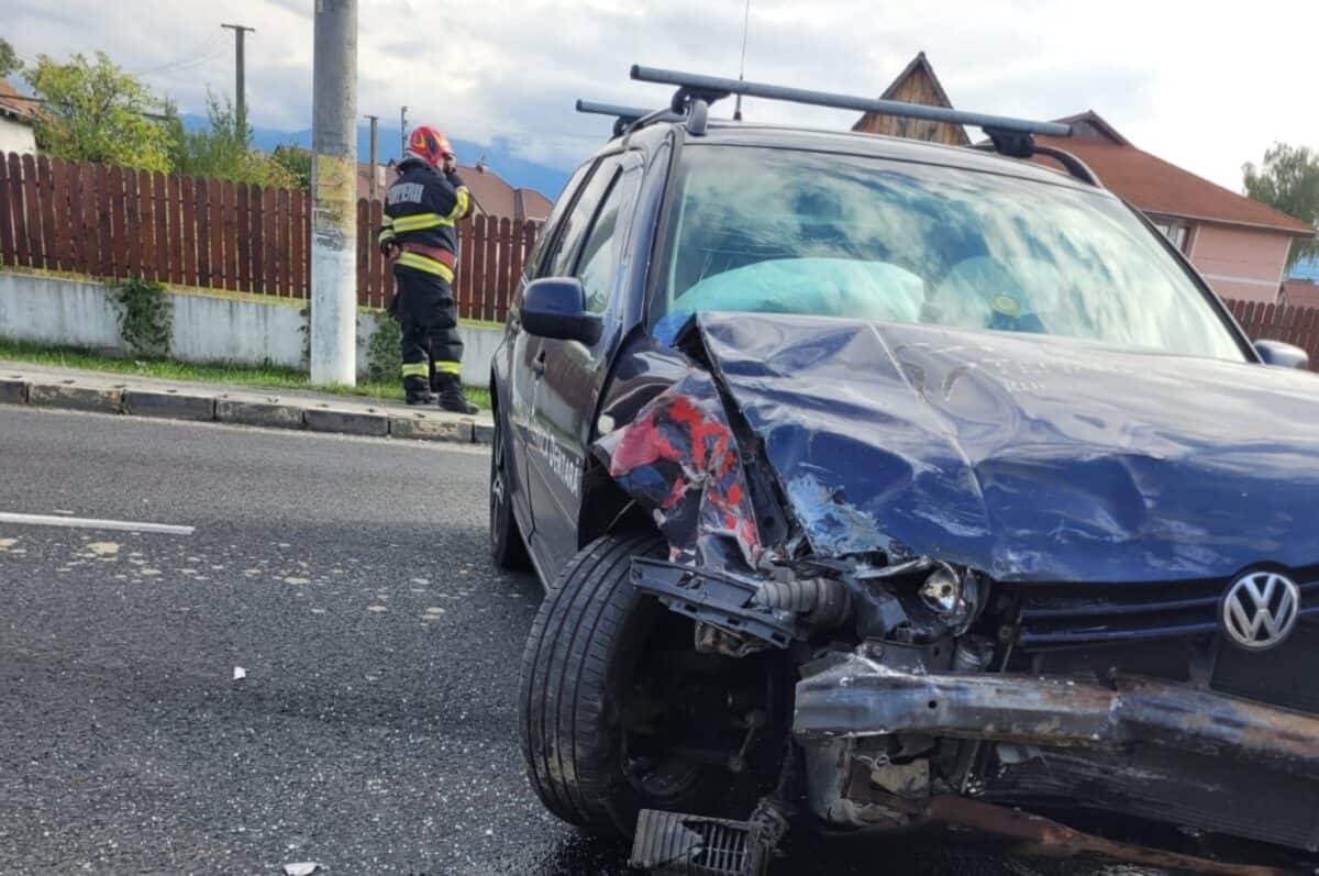 Șoferul care a provocat accidentul de joi din Arpașu de Jos, dus la spital (foto)