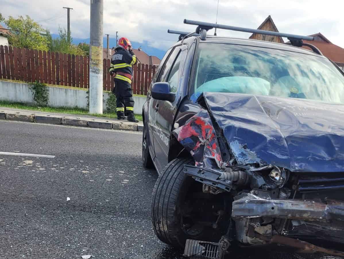 șoferul care a provocat accidentul de joi din arpașu de jos, dus la spital (foto)