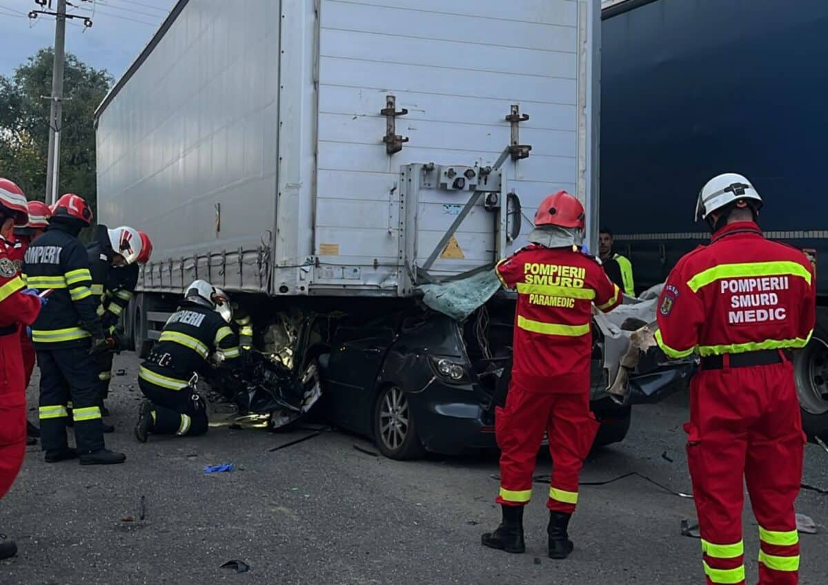 Accident mortal miercuri seară la Sibiu. A intrat cu mașina sub remorca unui TIR (foto)