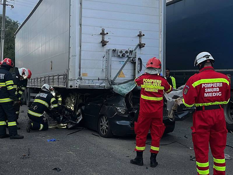 Momentul în care șoferul din Sibiu se sinucide, surprins de camere (video)