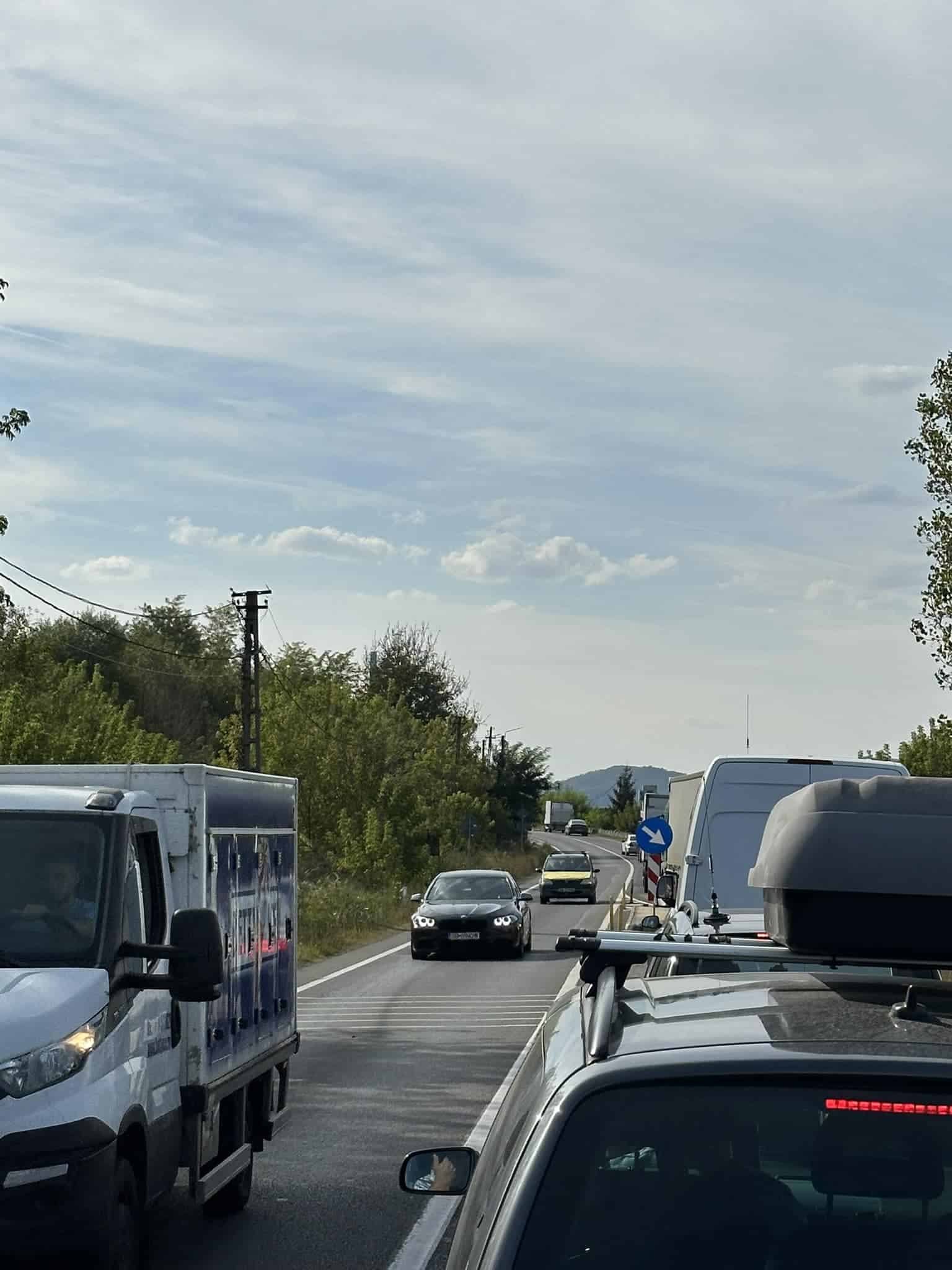 Accident la Copșa Mică din cauza unui șofer străin. Doi oameni răniți (foto)