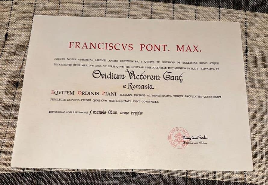 Papa Francisc l-a decorat pe deputatul FDGR, Ovidiu Ganț, cu Ordinul ”Pius al IX-lea” (foto)