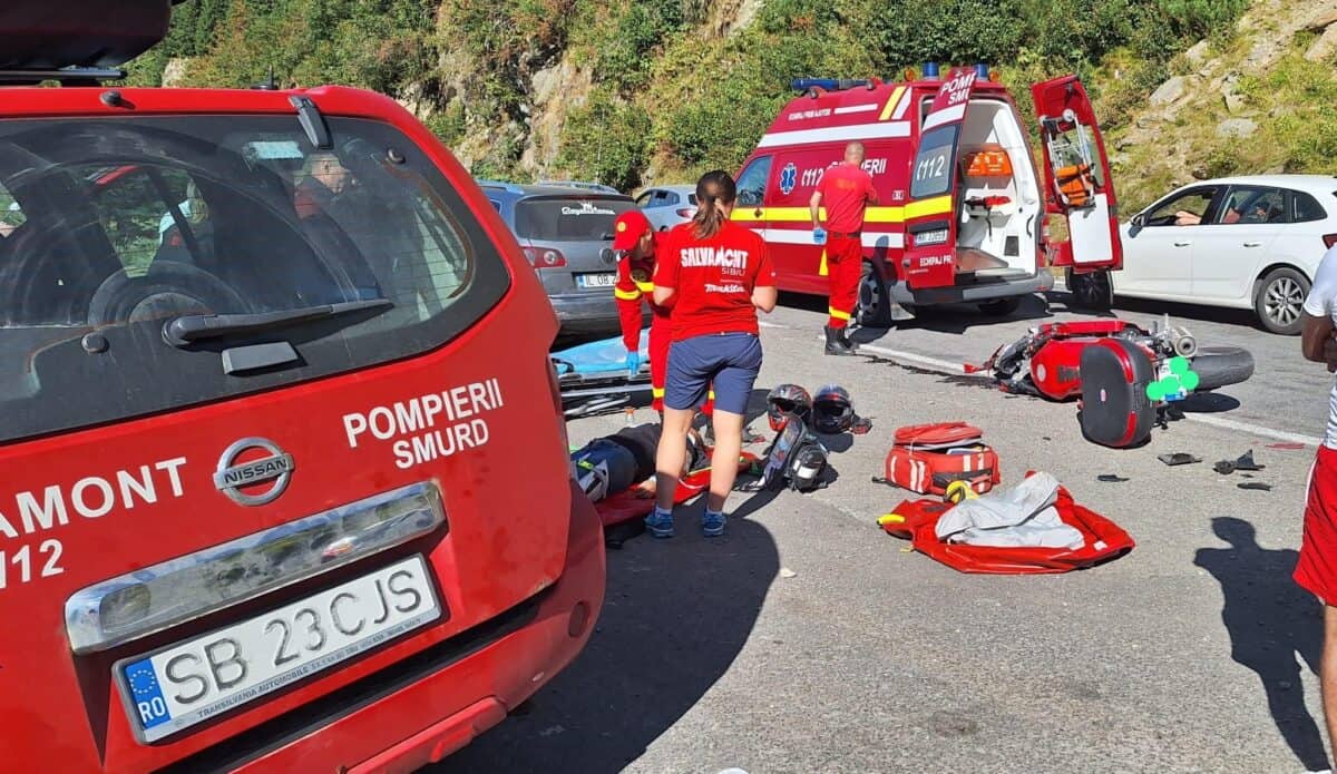 Accident pe Transfăgărășan. O motociclistă a fost rănită