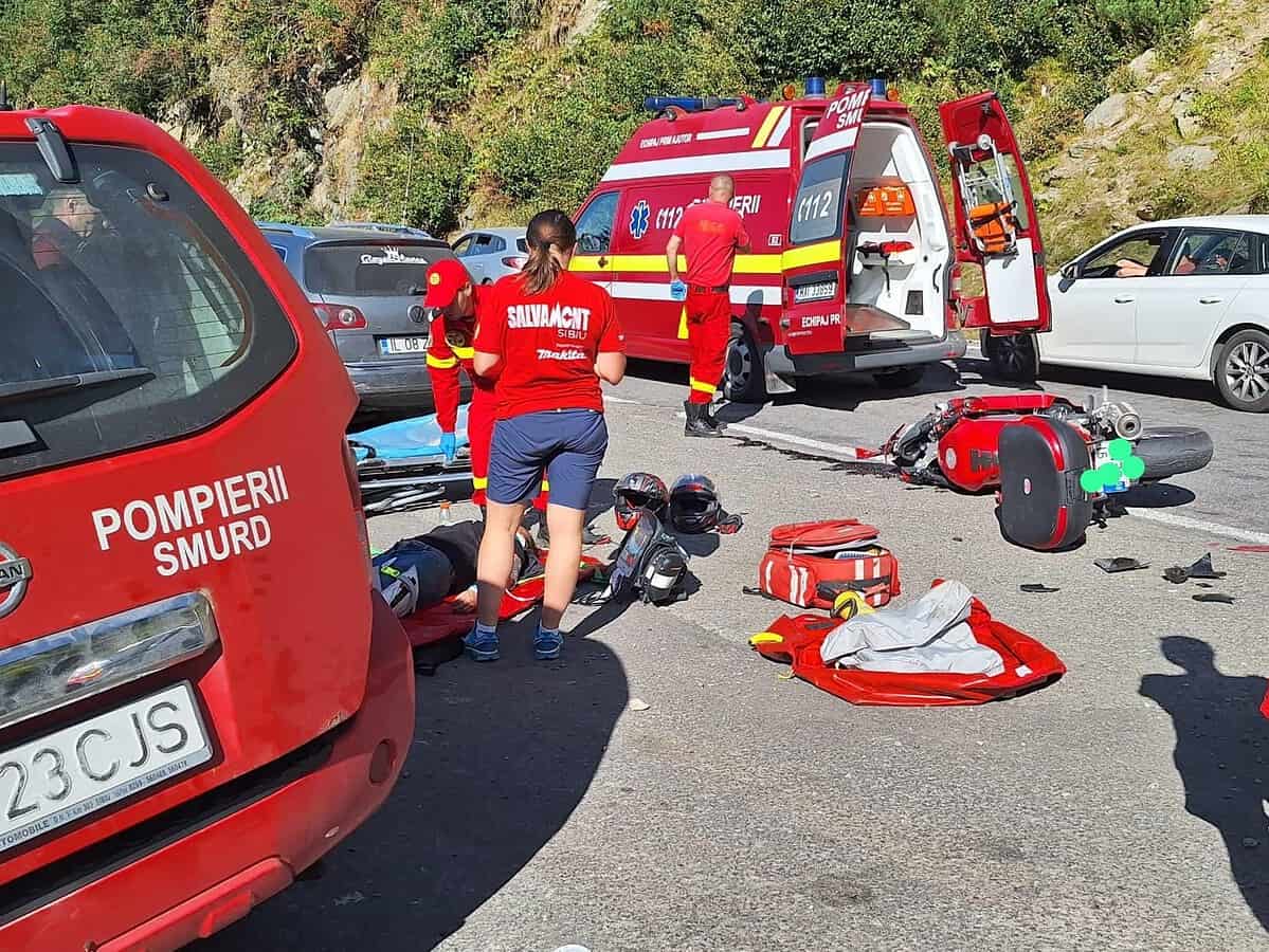 Accident pe Transfăgărășan. O motociclistă a fost rănită