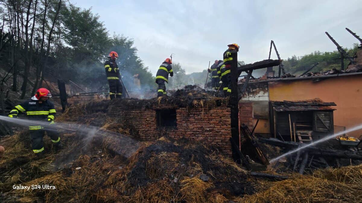 Apel la solidaritate. Familia Hotea din Moșna și-a pierdut casa în urma unui incendiu puternic și are nevoie de ajutor