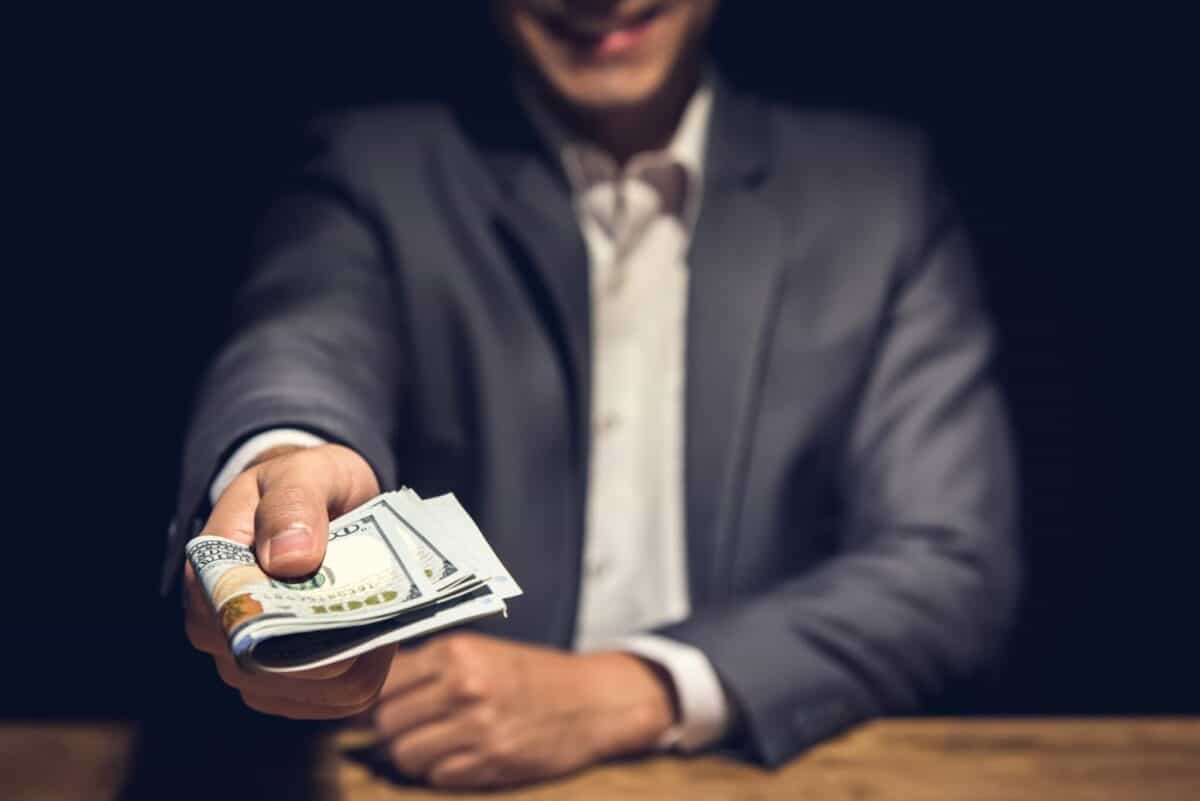 Țepele de tip ”investment scams” iau amploare la Sibiu. Victimele păgubite cu aproape 90.000 de lei