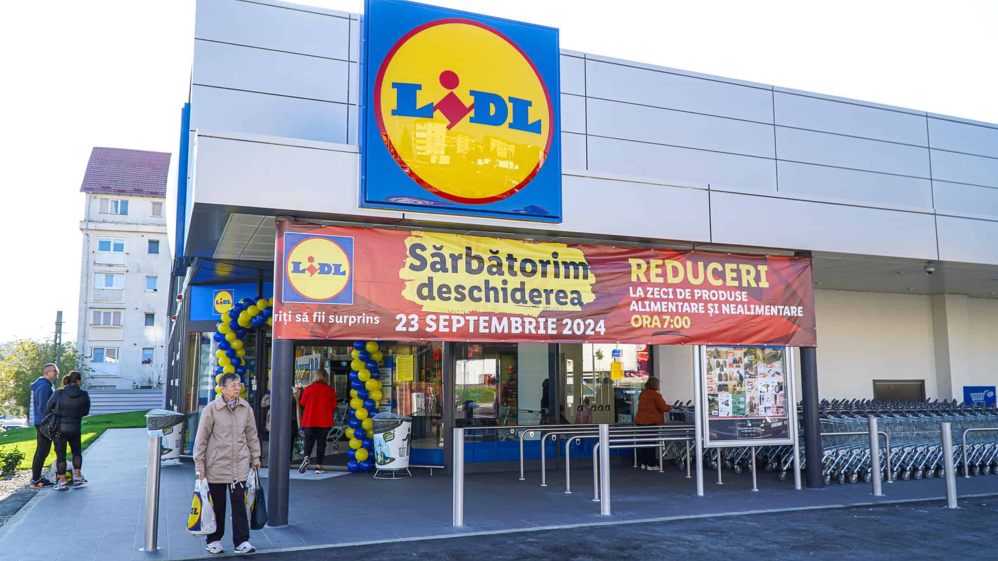 Sibienii au luat cu asalt cel mai nou magazin Lidl din Sibiu. „Suntem pregătiți” (foto, video)