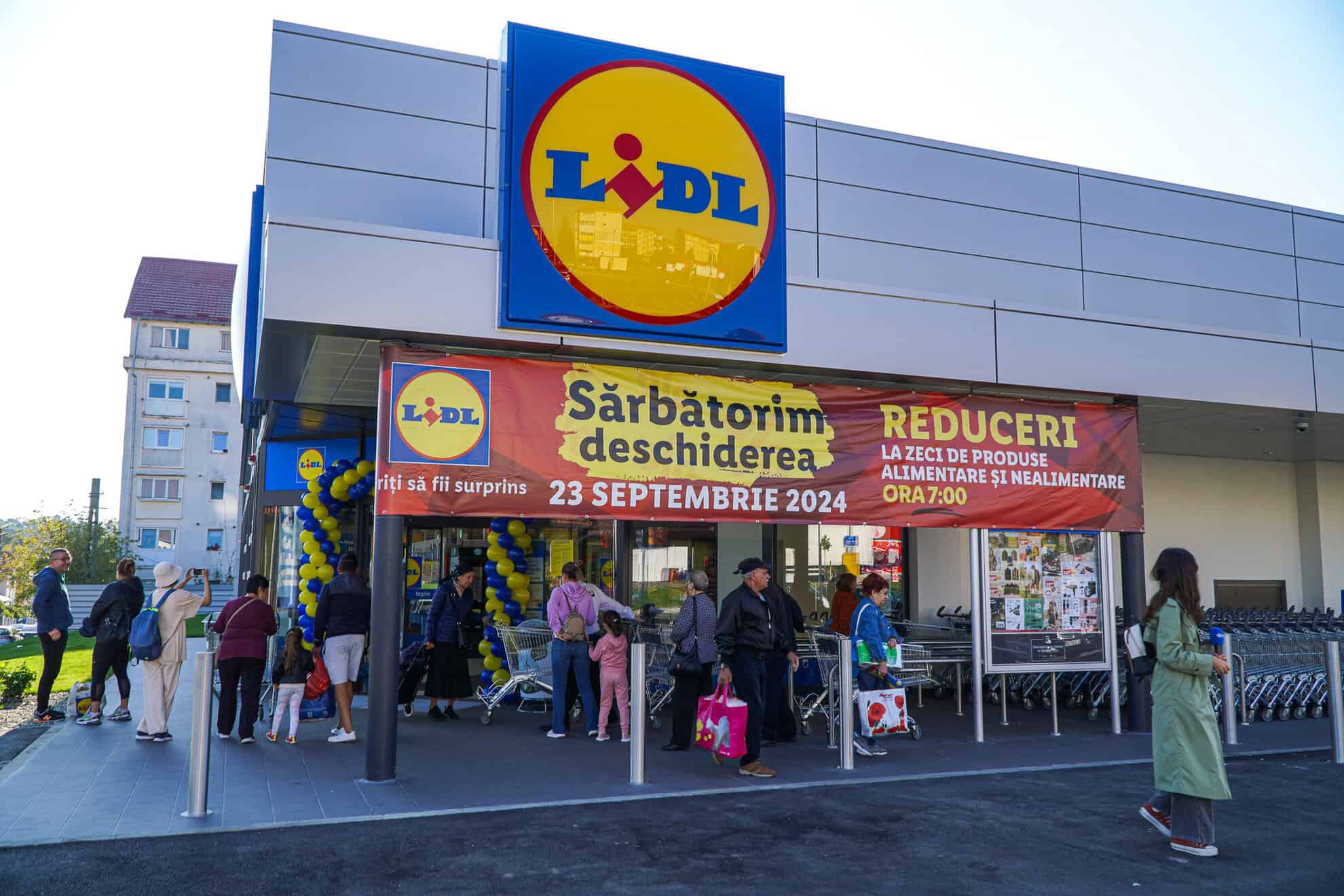 Sibienii au luat cu asalt cel mai nou magazin Lidl din Sibiu. „Suntem pregătiți” (foto, video)