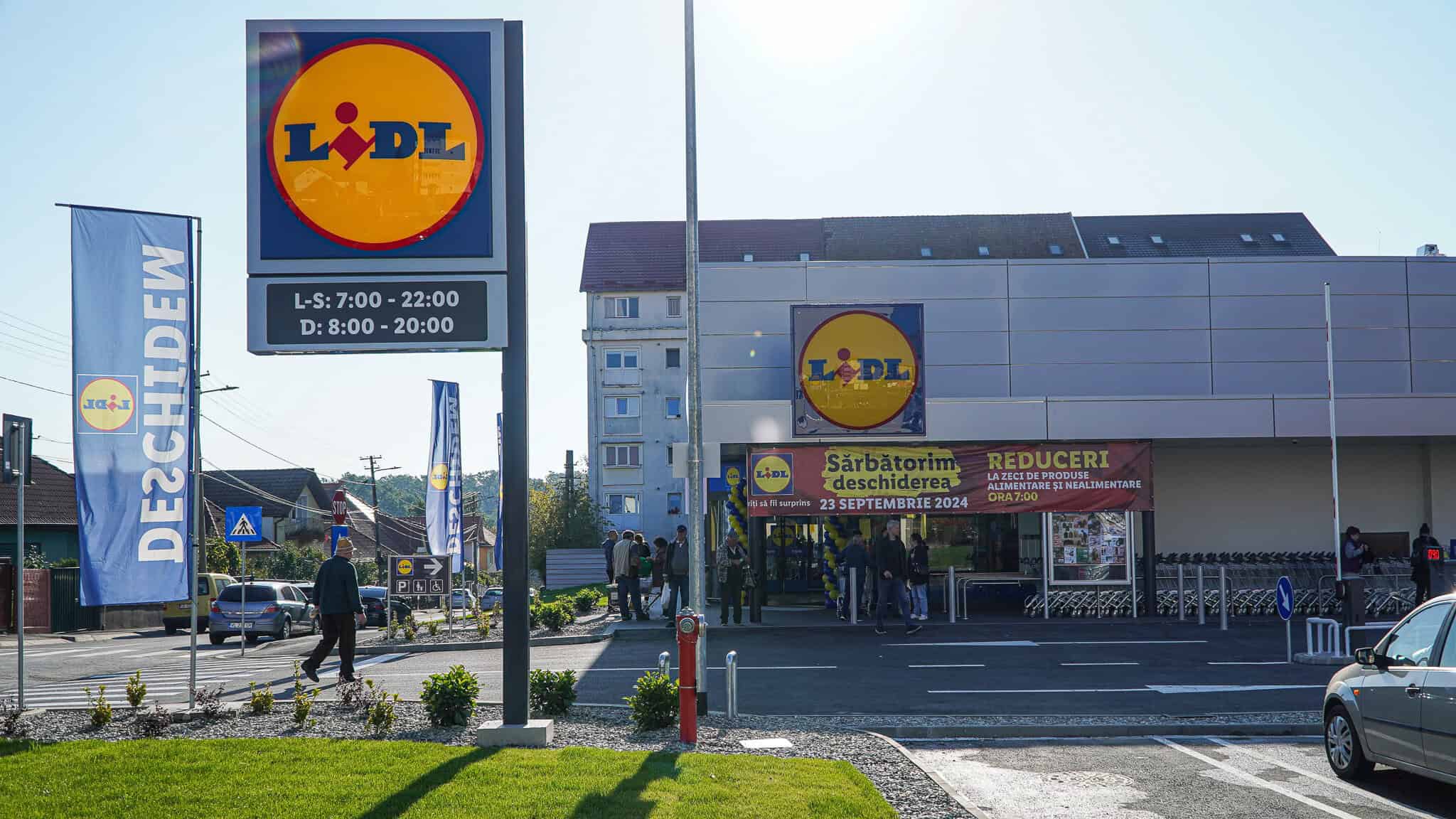 Sibienii au luat cu asalt cel mai nou magazin Lidl din Sibiu. „Suntem pregătiți” (foto, video)