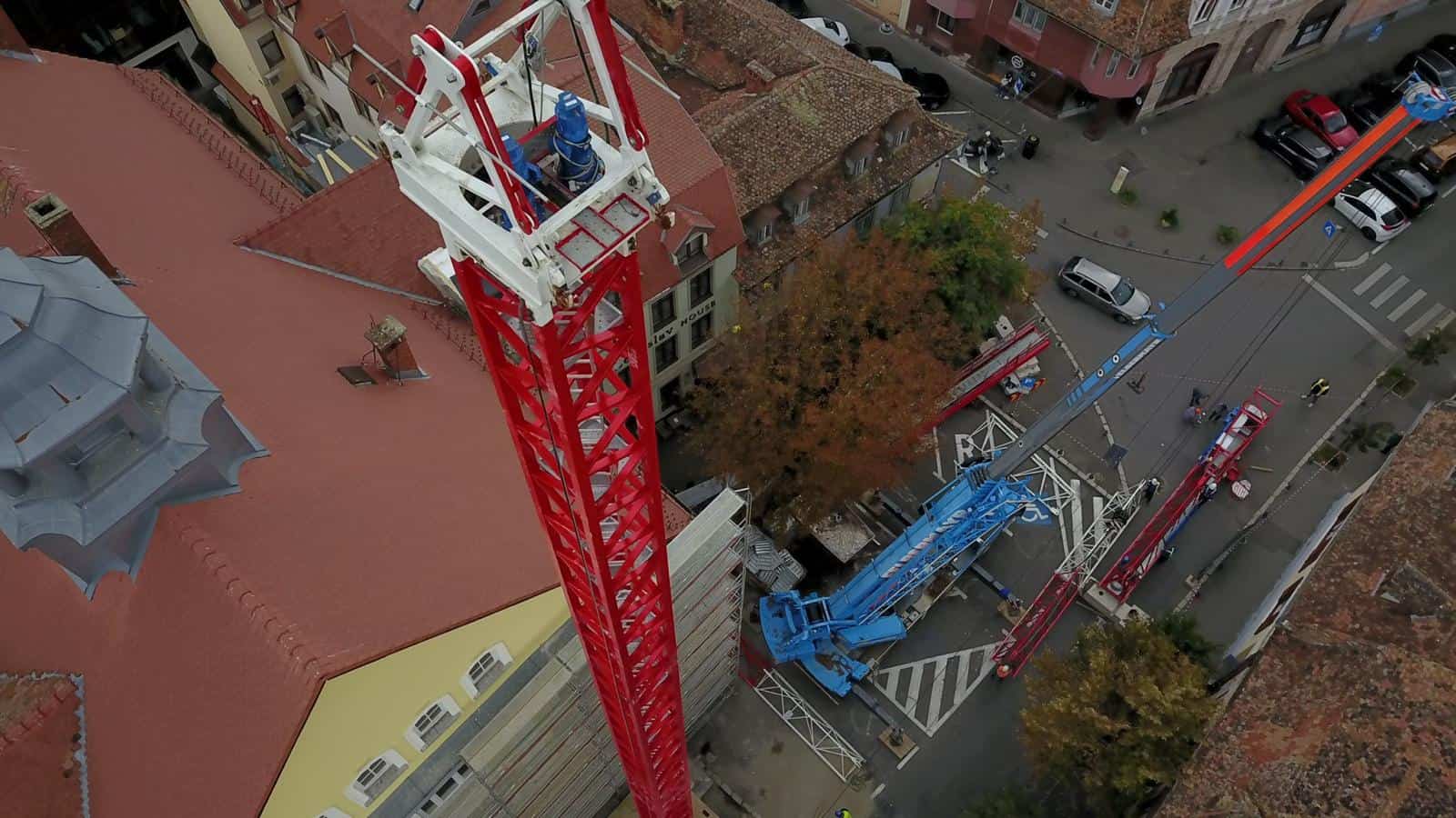 Motivul pentru care a fost închisă strada Magheru: s-a montat o macara-turn (video, foto)