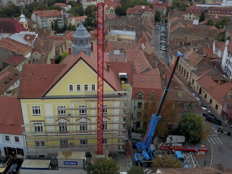 motivul pentru care a fost închisă strada magheru: s-a montat o macara-turn (video, foto)