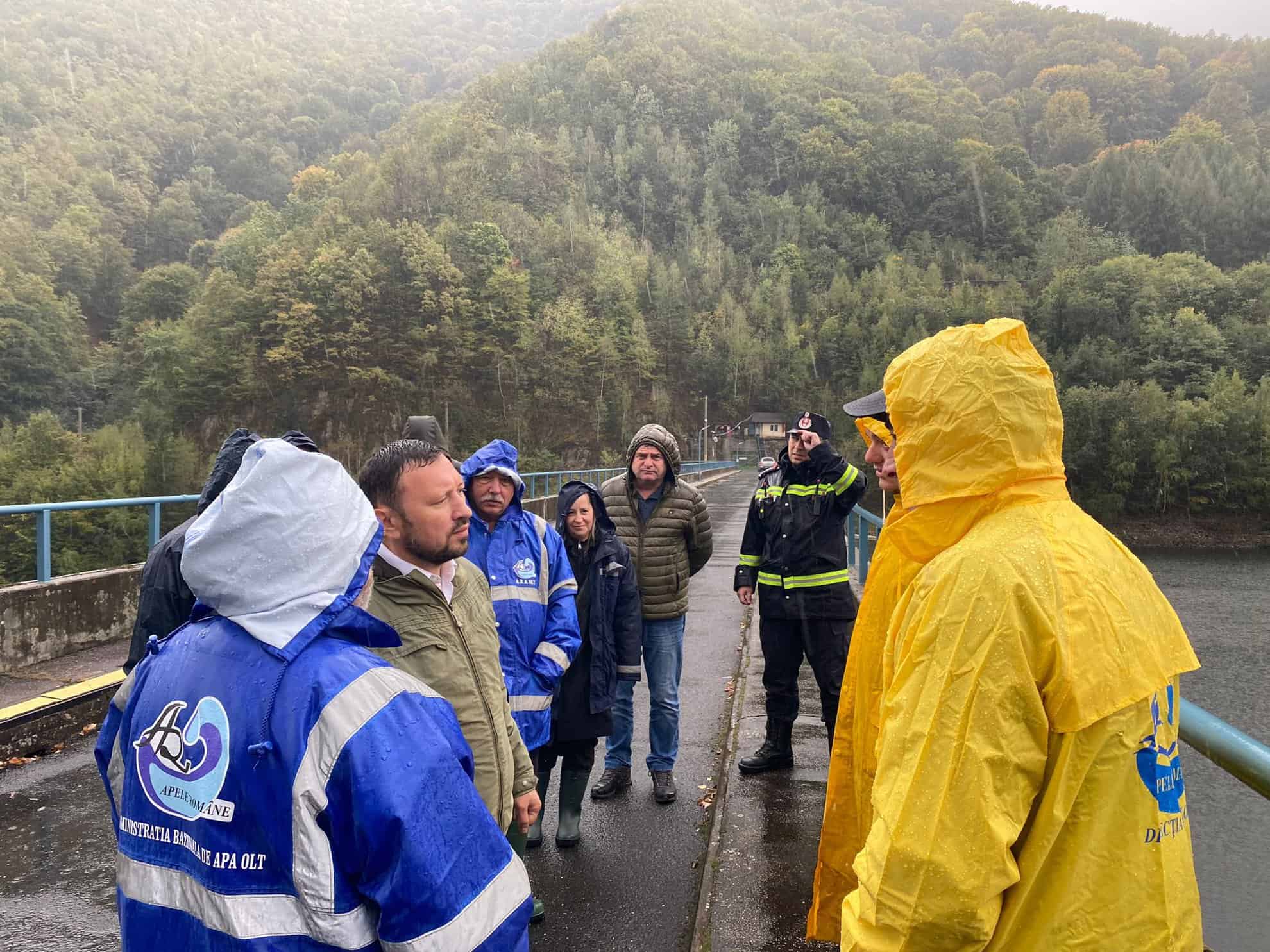 Ministrul Mediului, întâlnire cu autoritățile din Sibiu. „Situația este sub control la barajul de la Gura Râului” (foto)