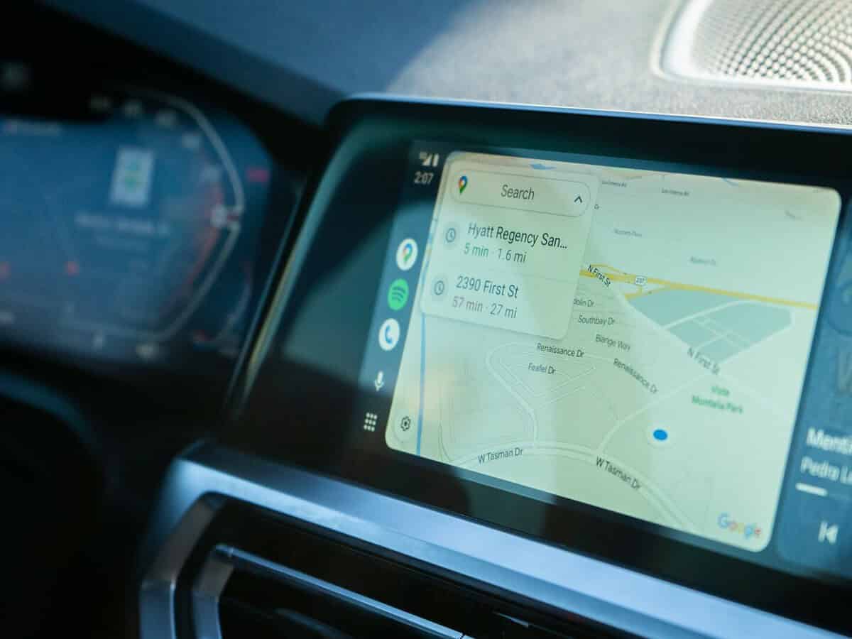 Google Maps adaugă o nouă funcție pe Android Auto