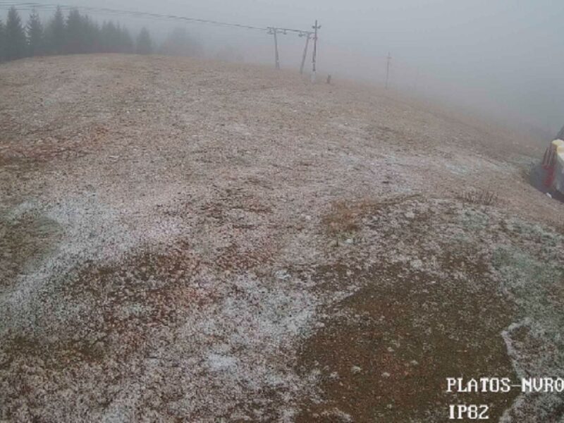 Ninge la Păltiniș. Pe Transfăgărășan este iarnă în toată regula (video)