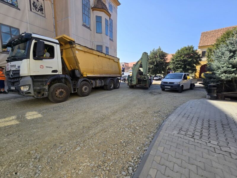 Au început lucrările de reabilitare pe strada Petru Rareș din municipiul Mediaș (foto)