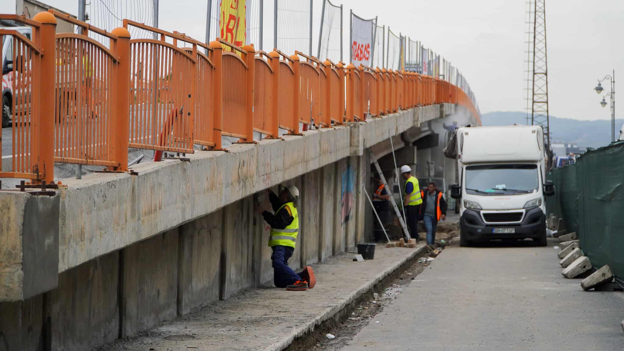 Lucrările la podul Gării din Sibiu, aproape de finalizare. Constructorul a dezvăluit când se deschide traficul (video foto)