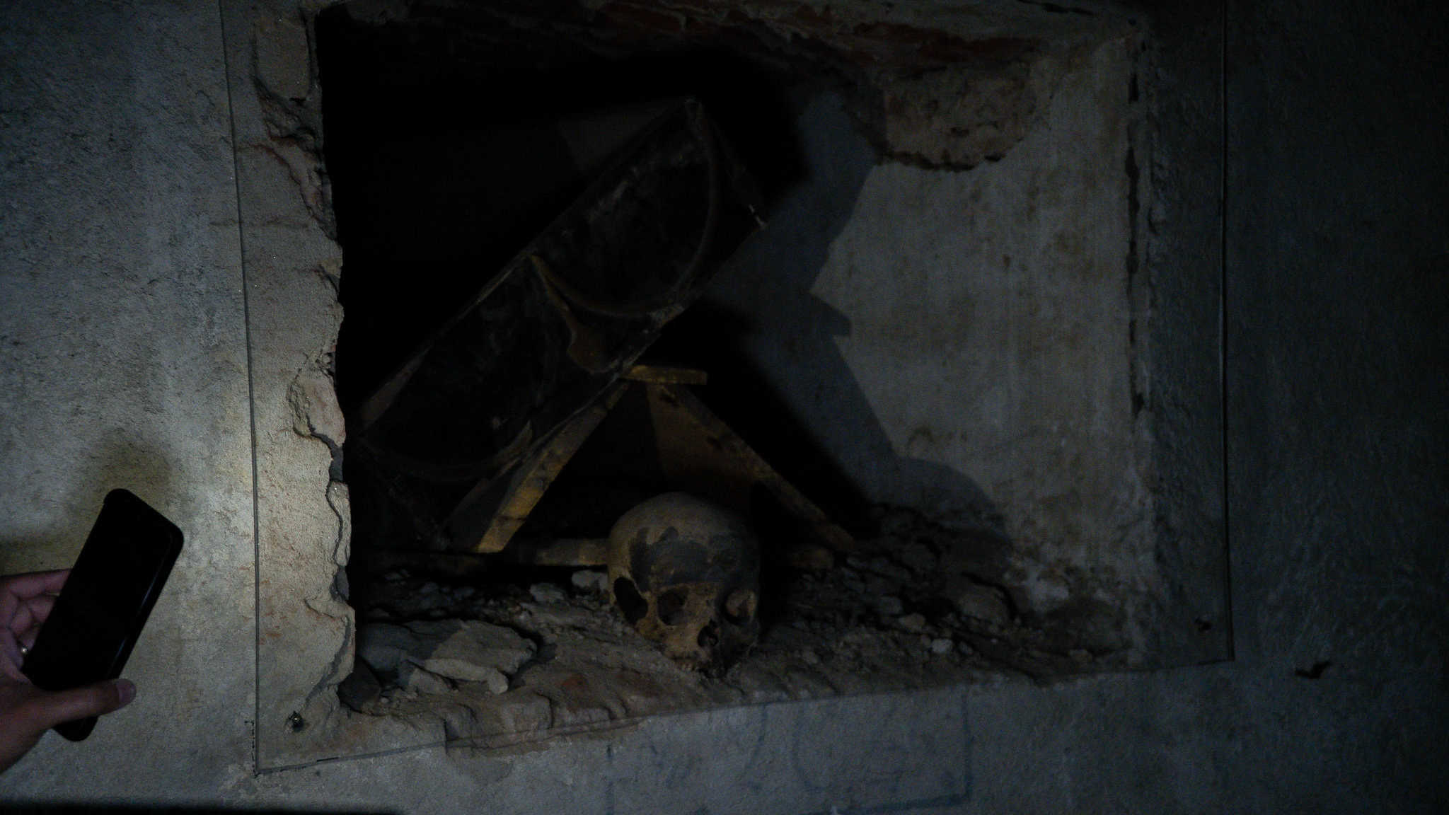 S-au redeschis catacombele de la Biserica Ursulinelor. Elevi ai fostului Colegiu Pedagogic emoționați după ce și-au revăzut școala după mai multe decenii (foto, video)