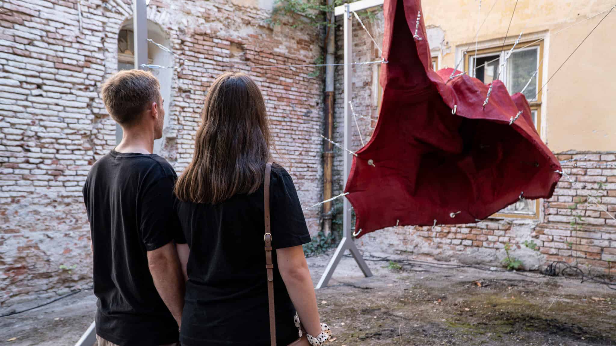 S-au redeschis catacombele de la Biserica Ursulinelor. Elevi ai fostului Colegiu Pedagogic emoționați după ce și-au revăzut școala după mai multe decenii (foto, video)