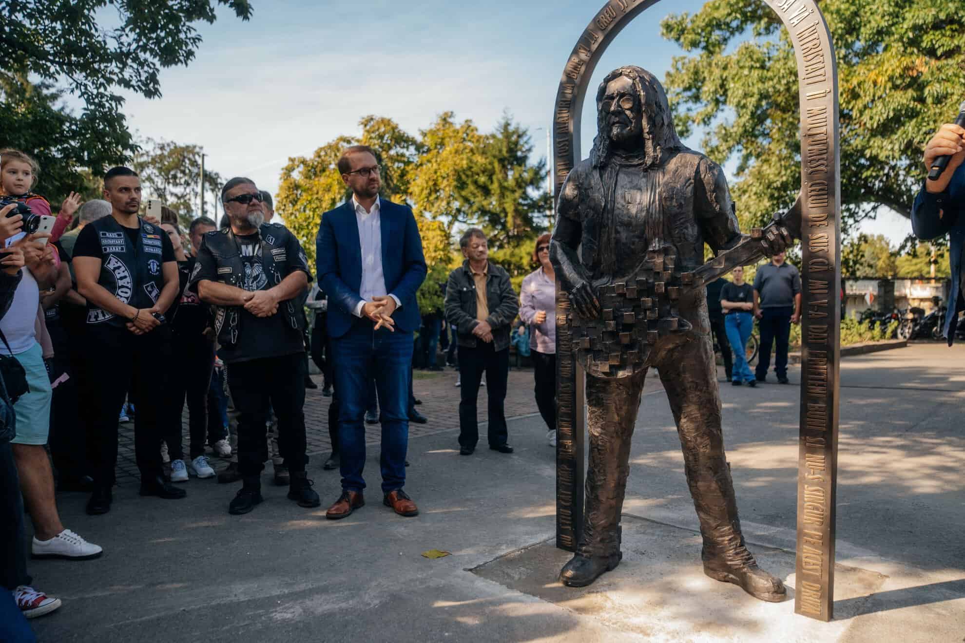 Timișorenii au prima statuie a unui muzician rock din România