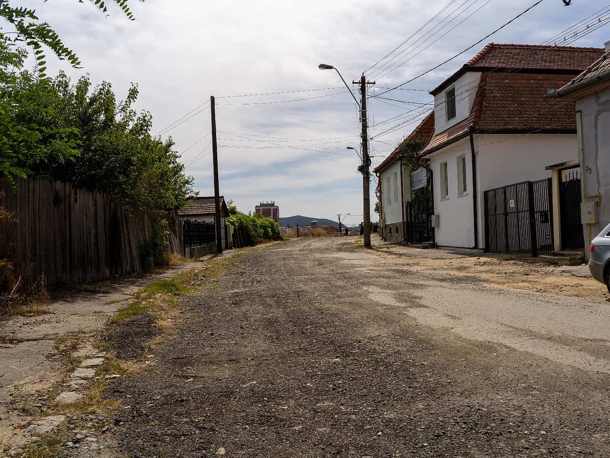 Încep lucrările de reabilitate pe strada Târnavei din muncipiul Mediaș (foto, video)