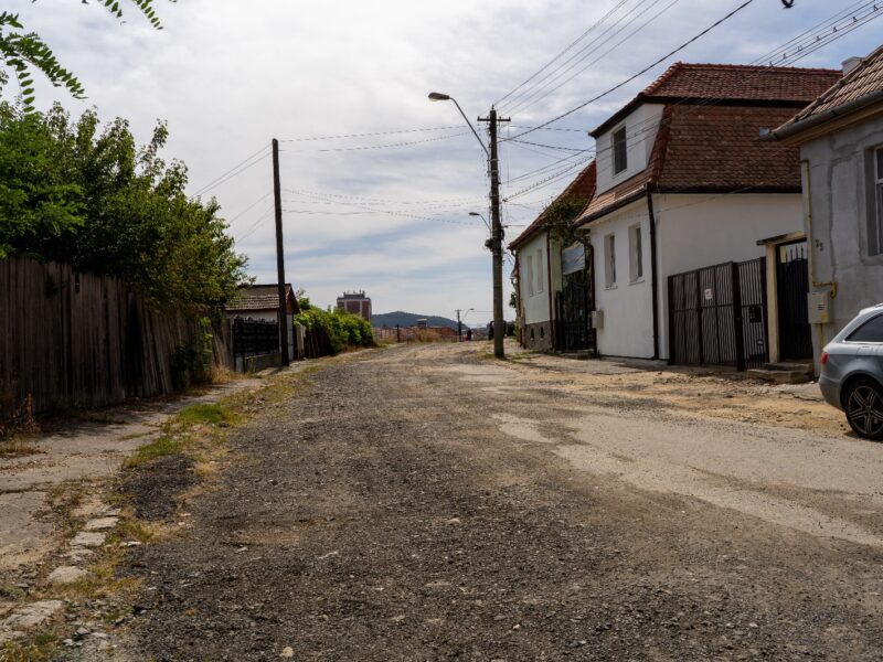 Încep lucrările de reabilitate pe strada Târnavei din muncipiul Mediaș (foto, video)