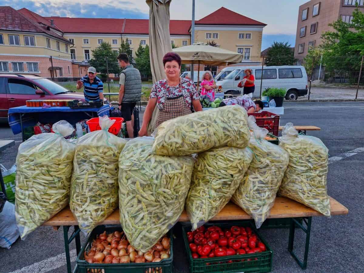 Povestea doamnei Lucia din Piața Volantă de la Sala Transilvania. Și-a dedicat viața muncilor agricole