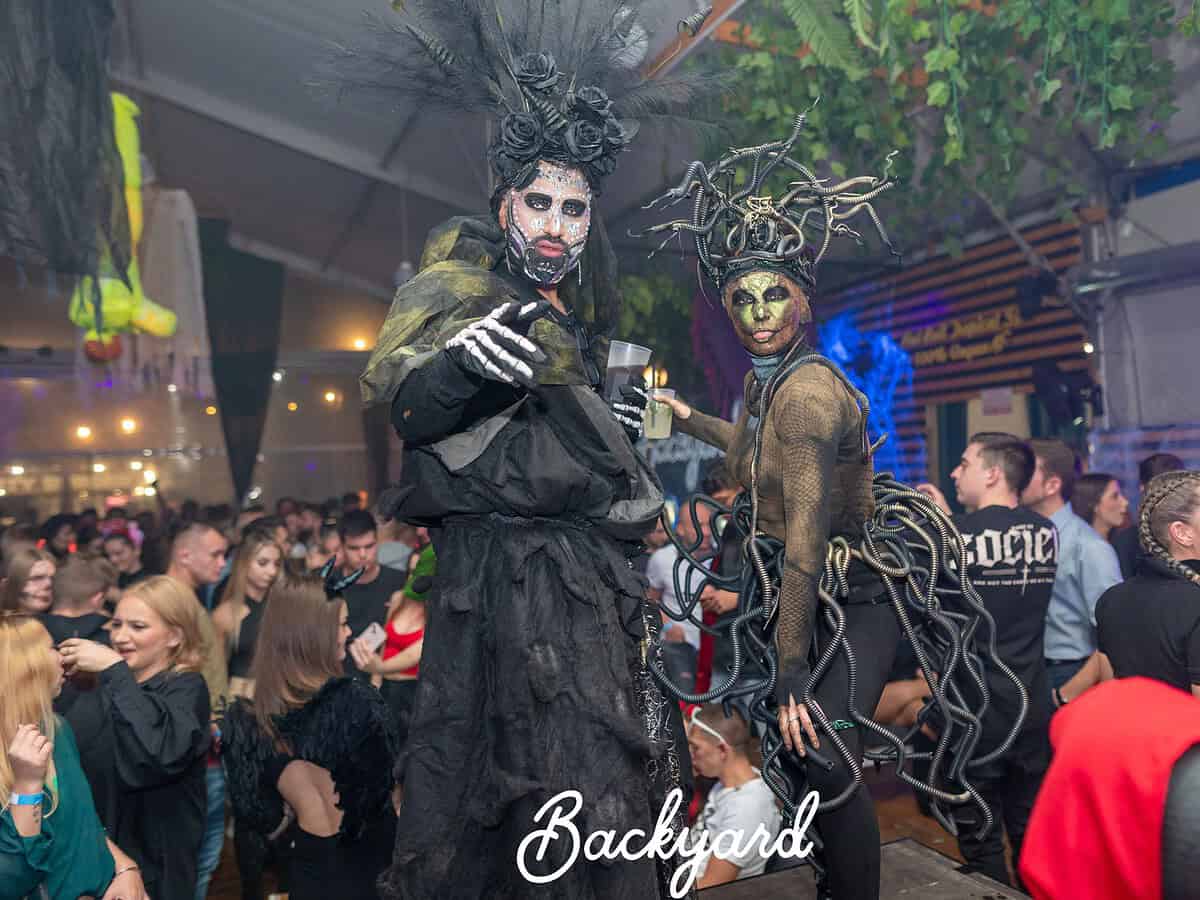 Cea mai tare petrecere de Halloween este la Backyard. La platane vine celebrul Aaron Sevilla