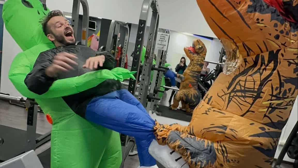 un altfel de halloween la o sală de sport din cisnădie. antrenamente în costume haioase (video)