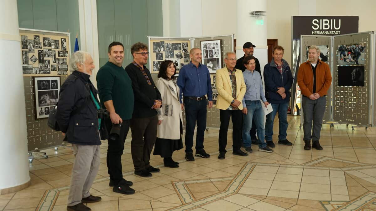 expoziție de neratat la sibiu. cele mai bune 50 de fotografii din ultima jumătate de secol expuse de fotoclub orizont (foto,video)