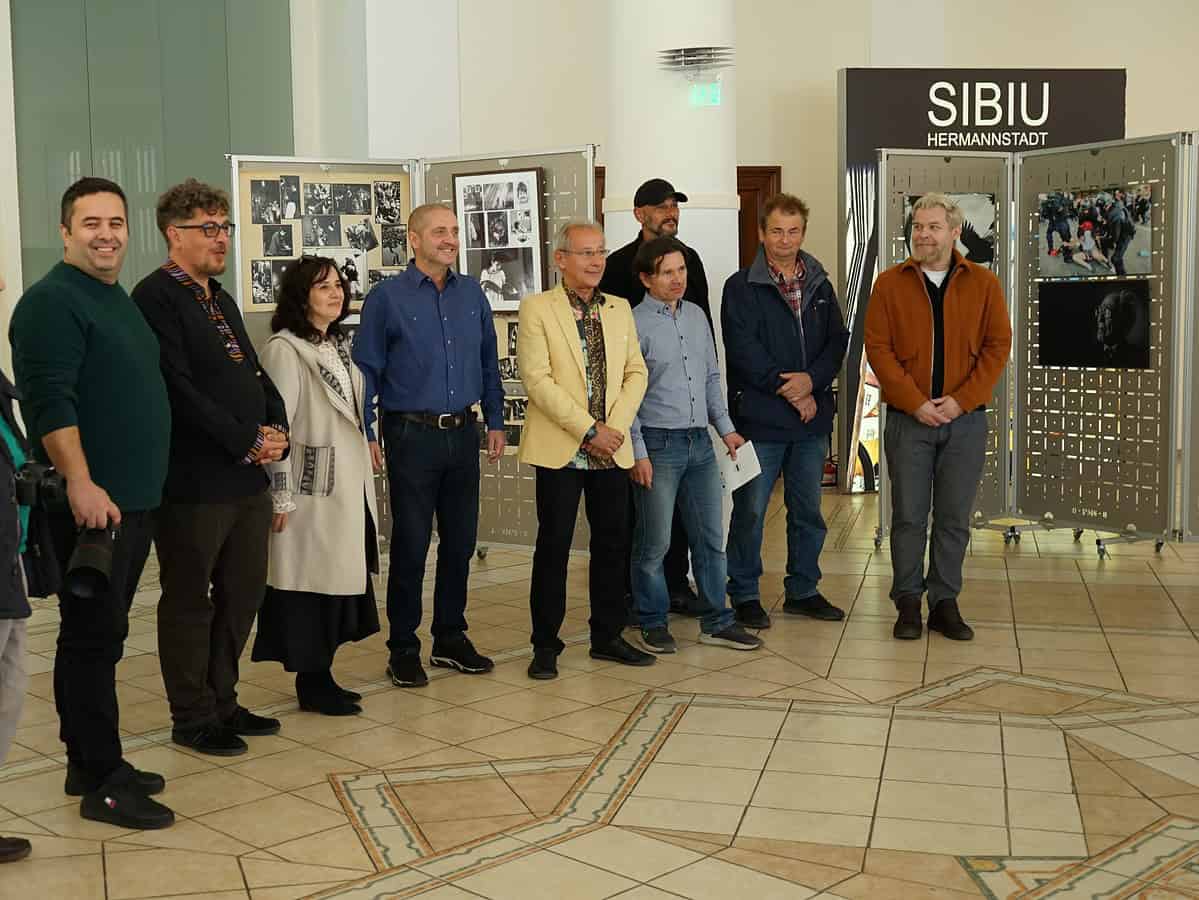 expoziție de neratat la sibiu. cele mai bune 50 de fotografii din ultima jumătate de secol expuse de fotoclub orizont (foto,video)