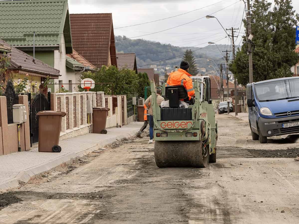 lucrări de reabilitare pe strada marțian negrea din municipiul mediaș (foto, video)