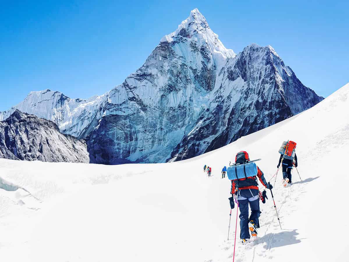 Everest-ul continuă să crească în înălțime