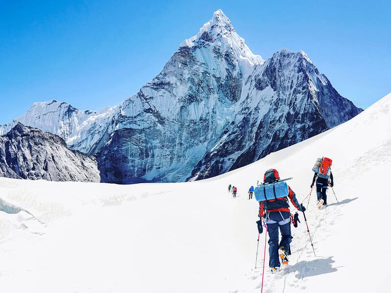 Everest-ul continuă să crească în înălțime