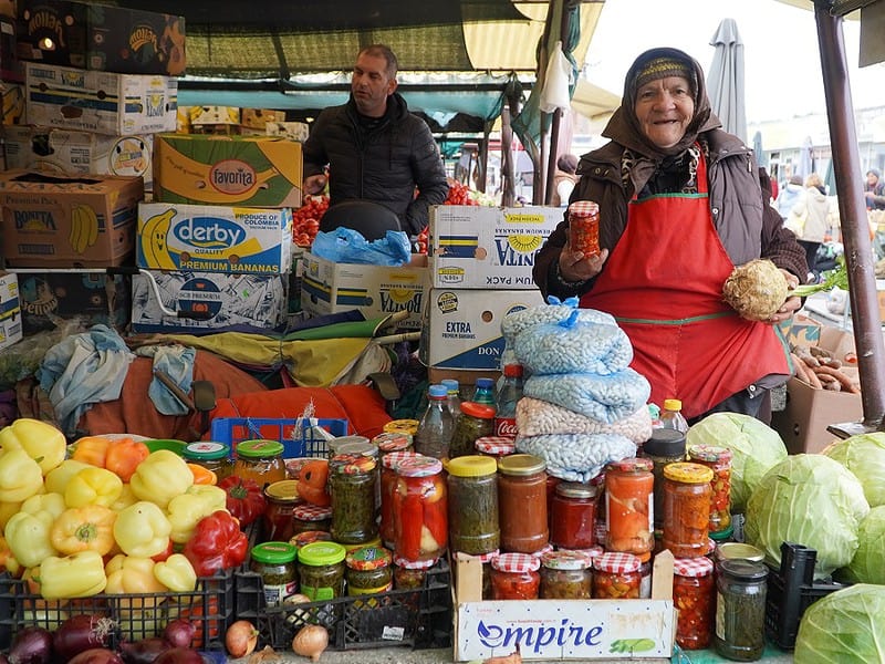 Gustul autentic al zacuștii: rețeta unei gospodine din Piața Cibin. Cât costă un borcan gata făcut (foto, video)