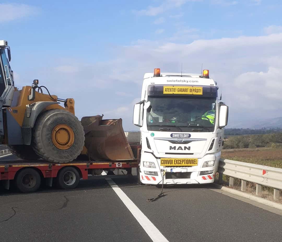 Trafic blocat pe A1, Sibiu - Deva. Un mastodont a derapat (foto)